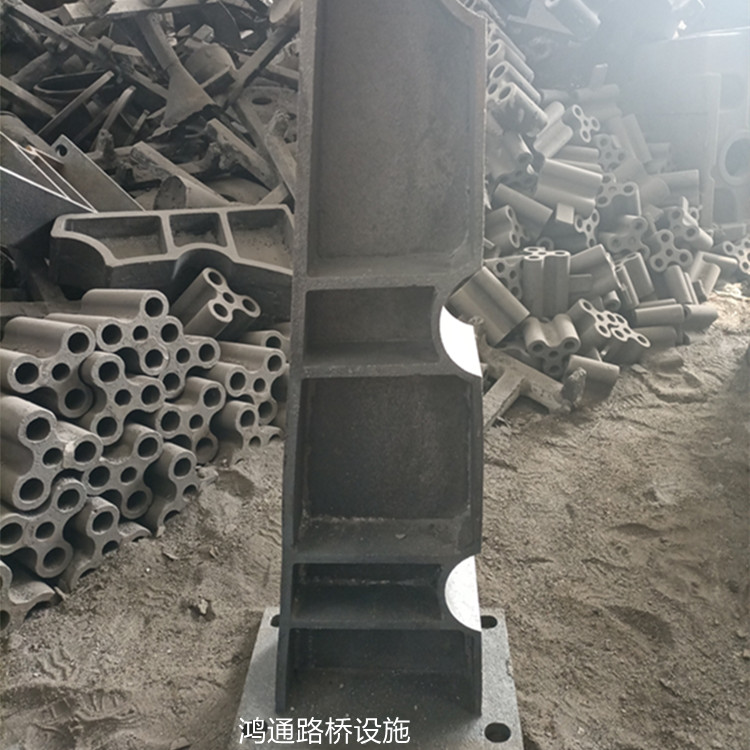 桥梁立柱厂家 公路防撞护栏支架价格 河北泊泉 防撞栏杆立柱批发